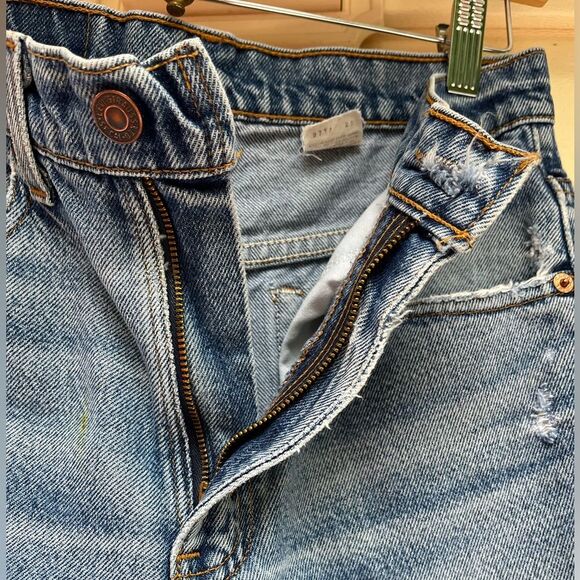 Levi’s blue long shorts, distressed, side blue streak, zip fly closure,W29L34 - Picture 9 of 12